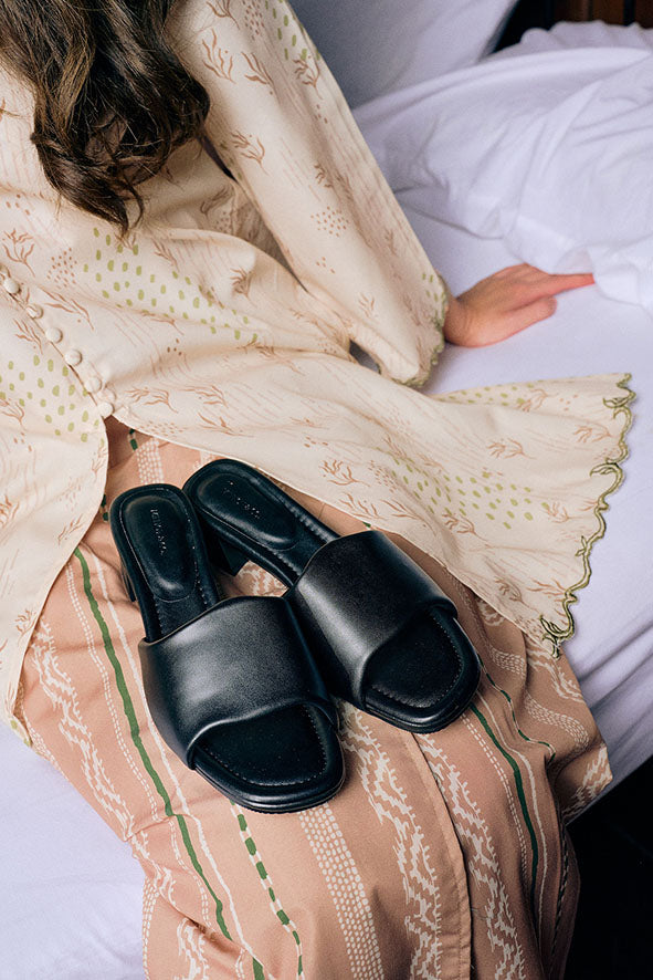 Sofia Comfy Slip On Heels (Black)