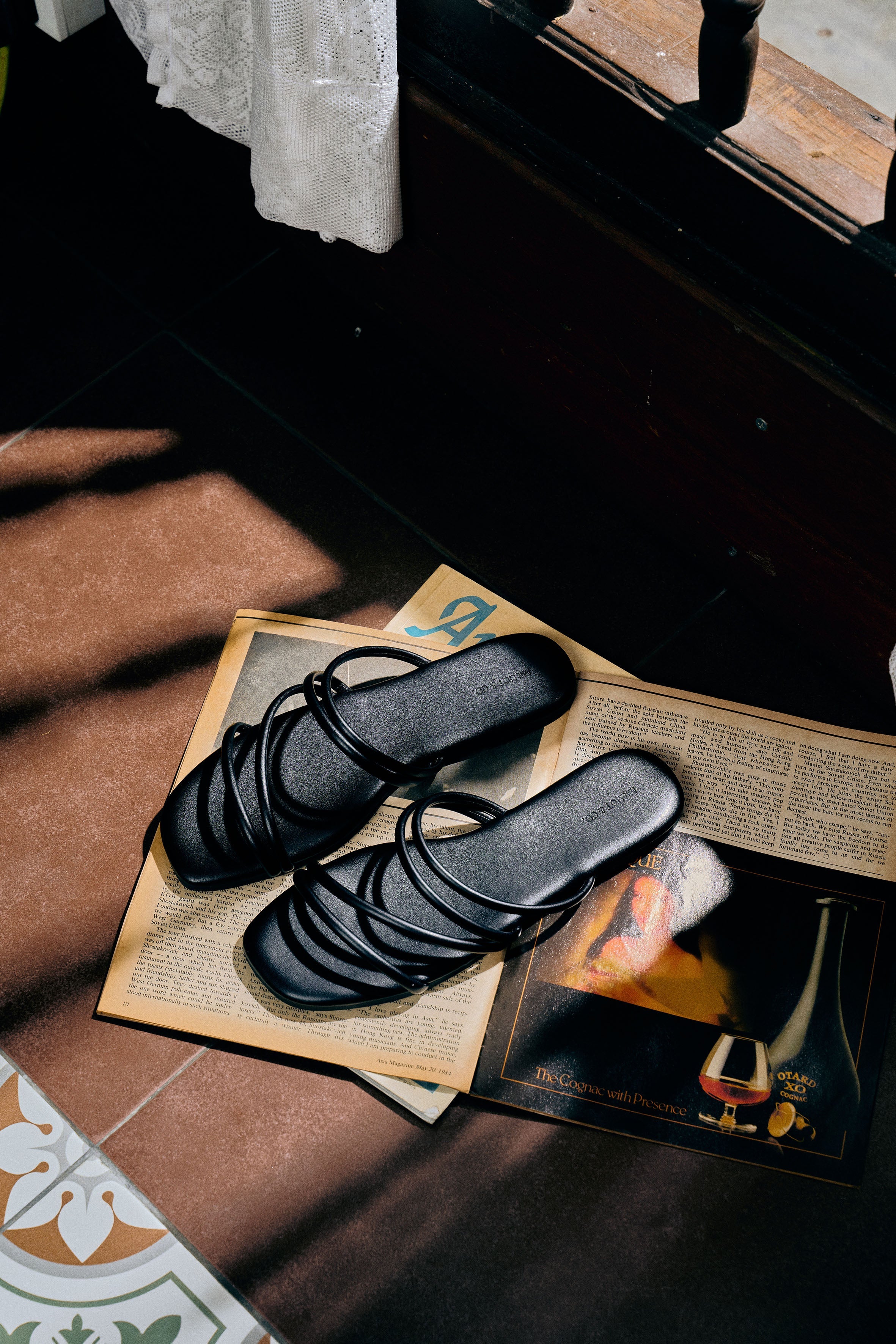 Delima Strappy Sandals (Black)