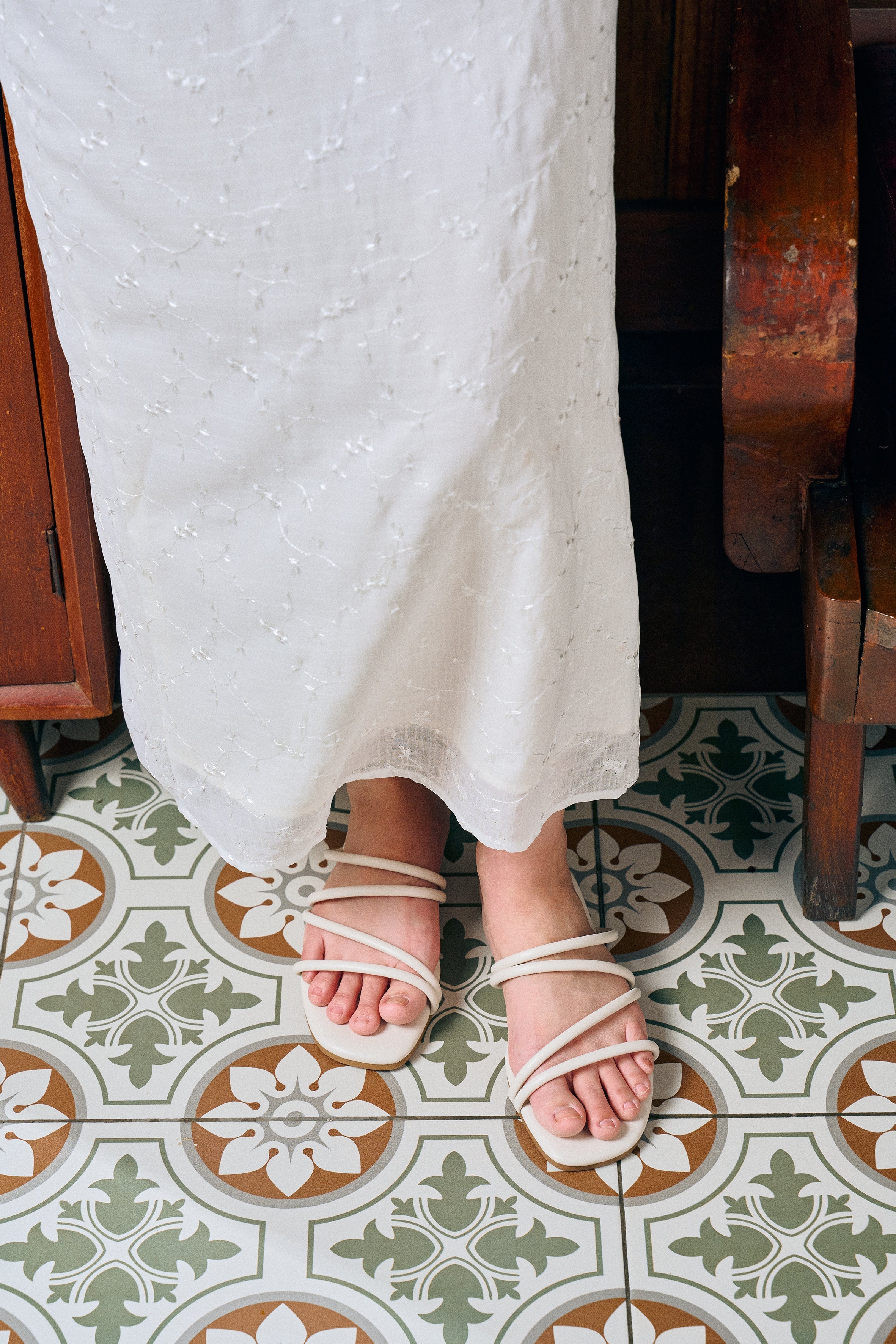 Delima Strappy Sandals (White)