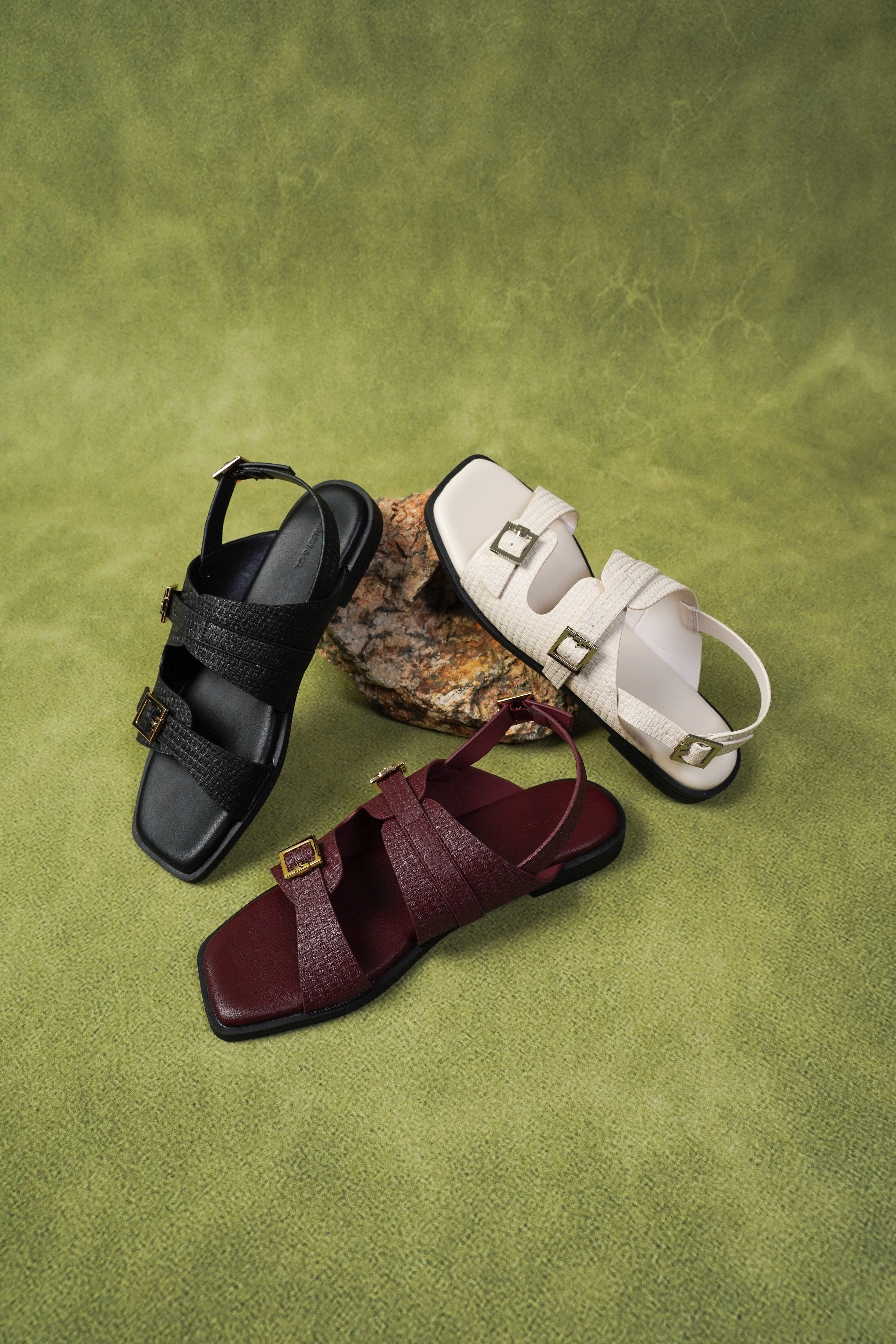 Amari Buckle Sandals (Black)