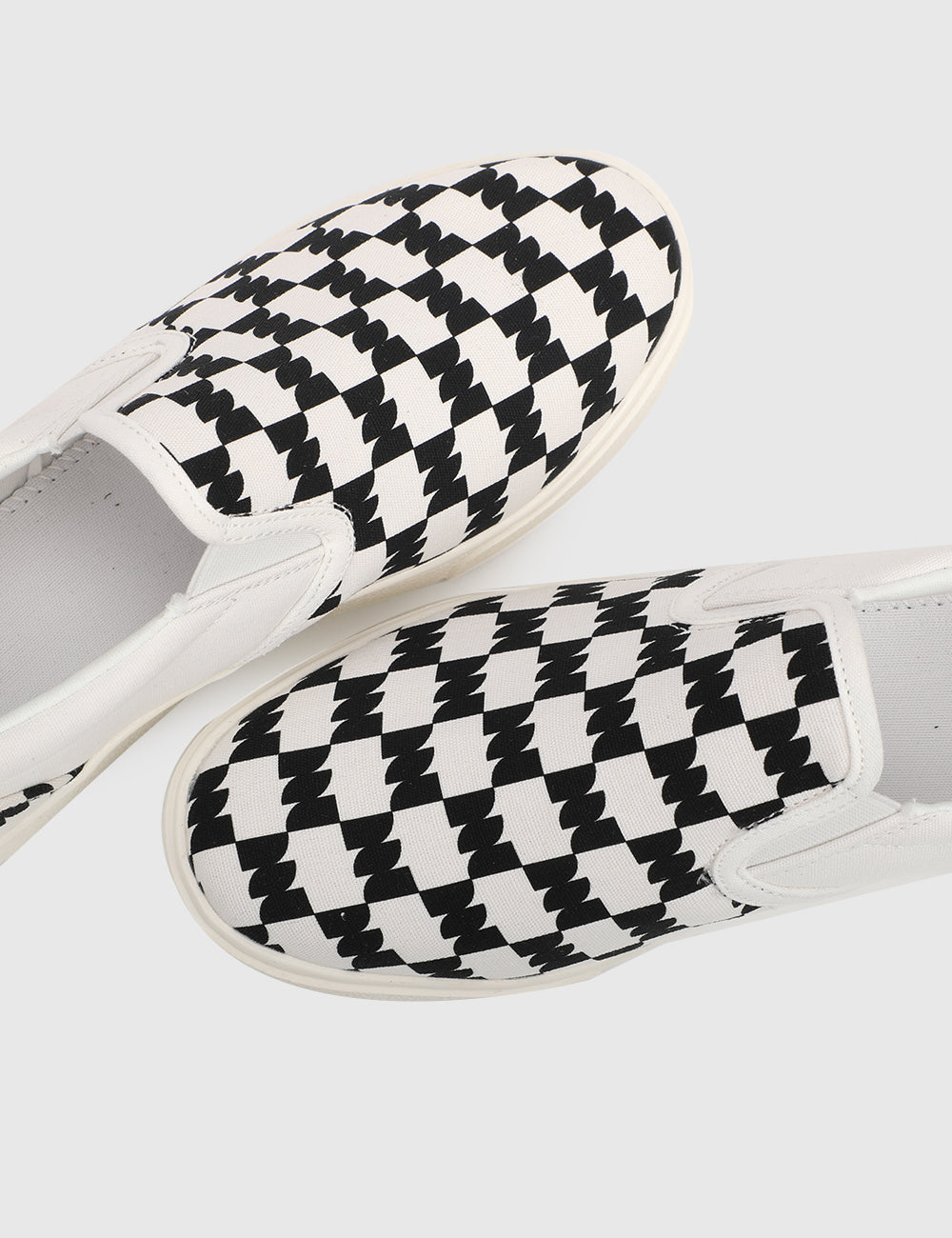 CheckerM Rounded Toe Sneakers Men (Black)