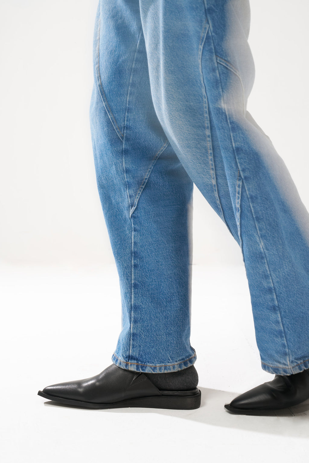 Aira Slip On Sandals (Black)