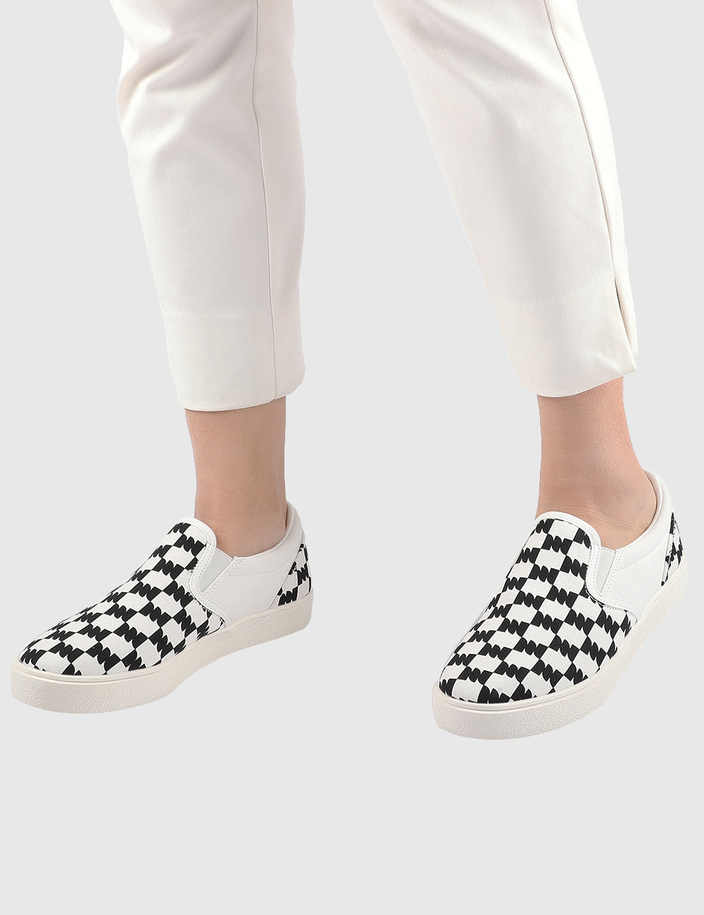 CheckerM Rounded Toe Sneakers Women (Black)